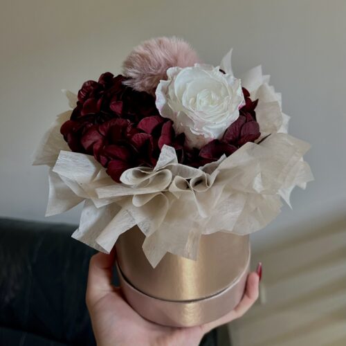 Brončana cvjetna kutija s ružama