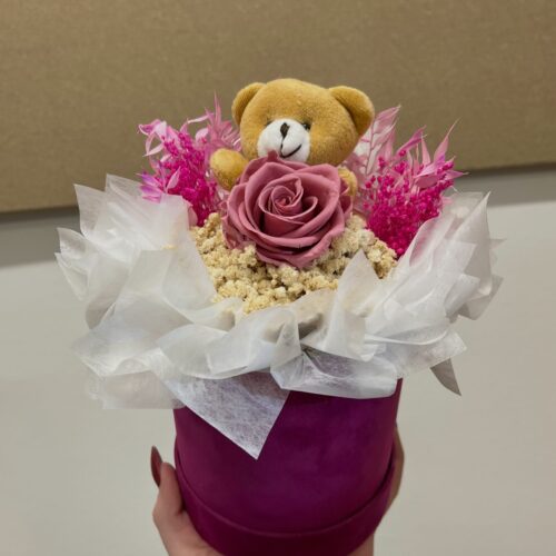 Bordo cvjetna kutija s medvjedićem