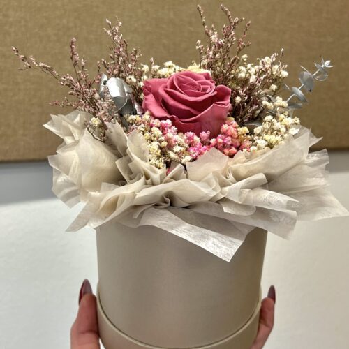 Vintage roza cvjetna kutija